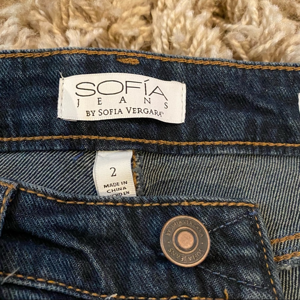 Sofia Vergara mid rise Bermuda distressed jean shorts size 2 - Picture 5 of 14